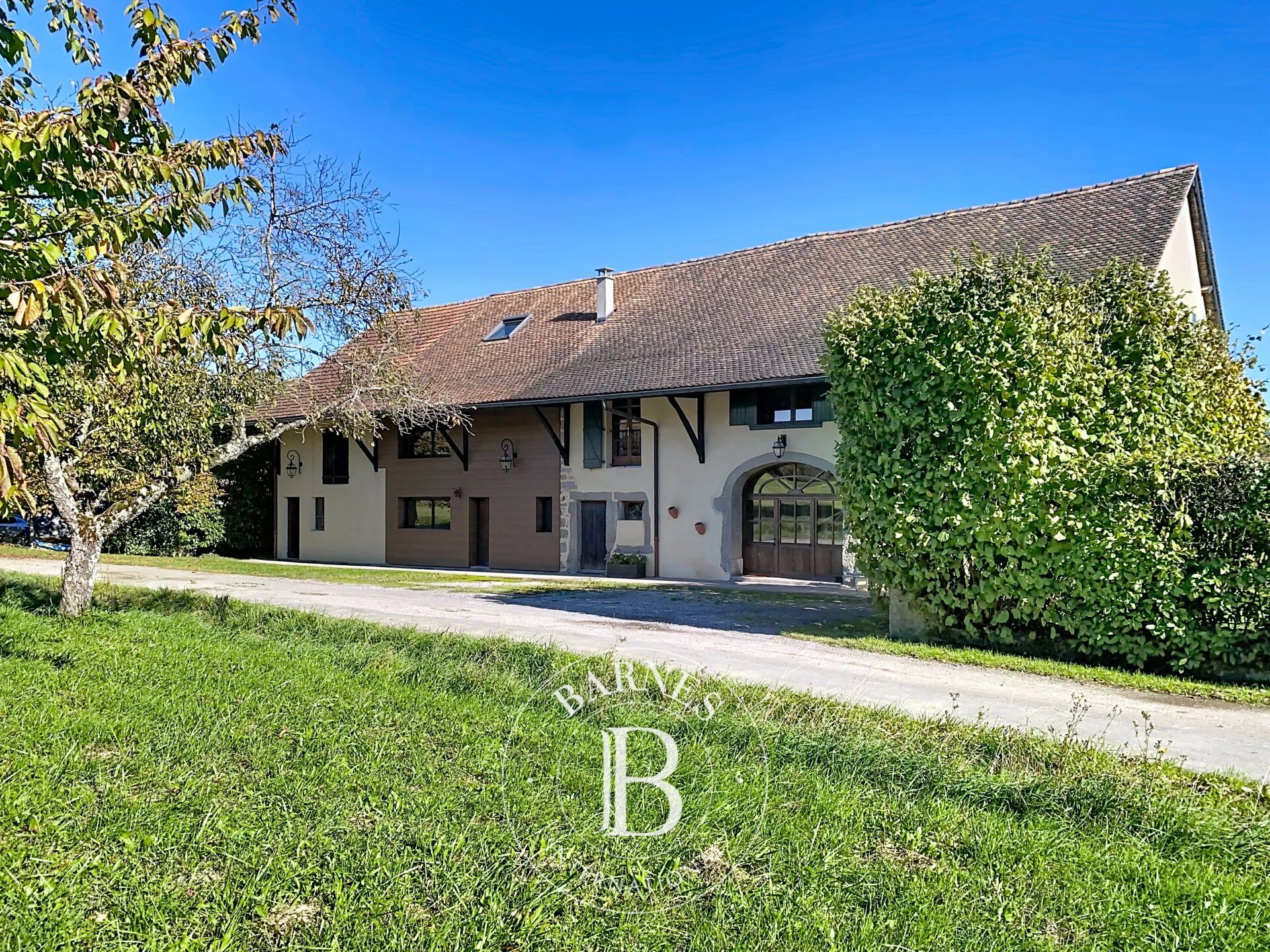 Massongy - Renovated farmhouse - Terraces - 2 027 sqm plot - 5 bedrooms - picture 2