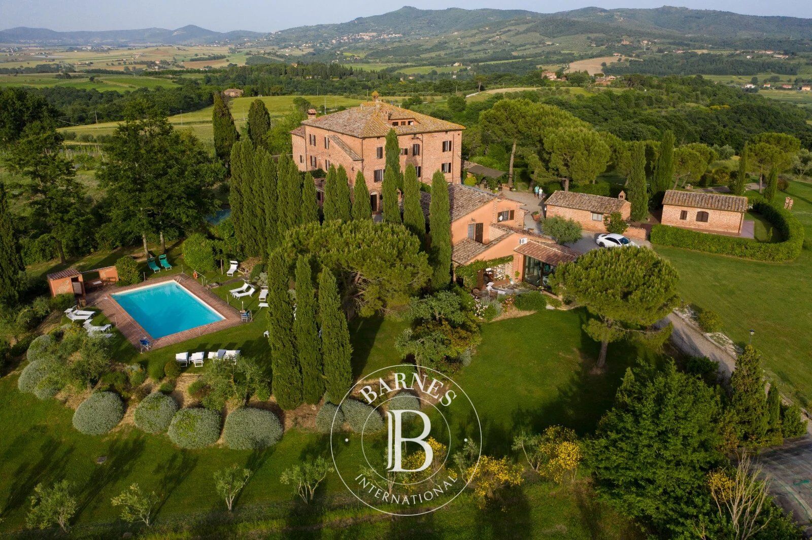 Charming Rustic Farmhouse in Castiglione del Lago - picture 1