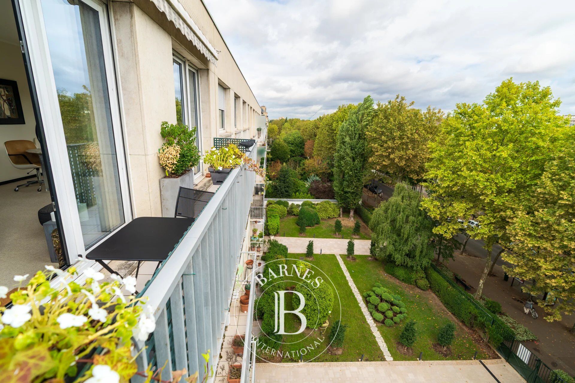 Neuilly-Pasteur - Appartement 2 chambres - Dernier étage - Balcon - Vues dégagées dans la verdure - picture 3