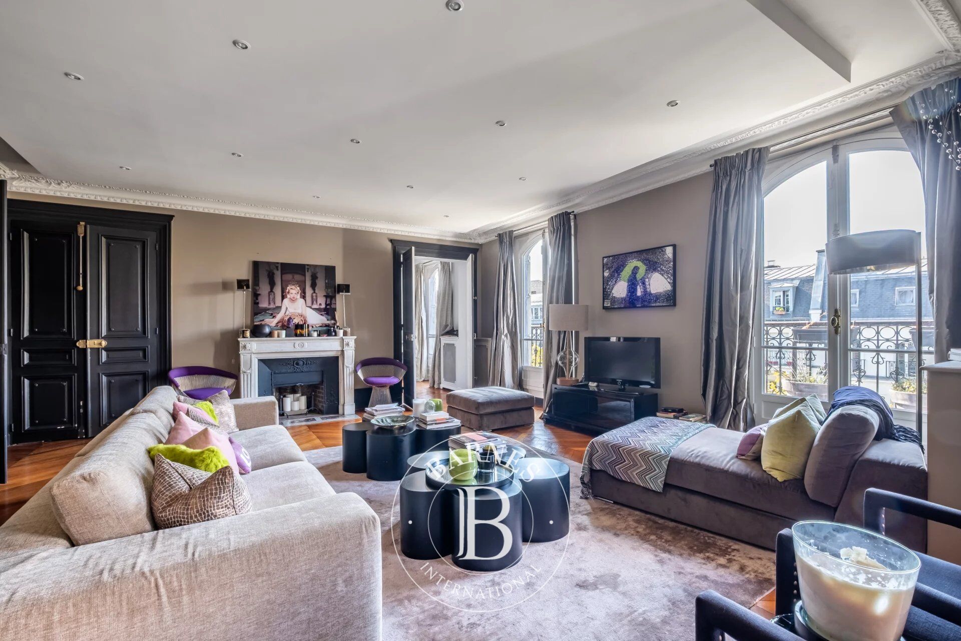 Paris 7 - La Tour Maubourg - Appartement d'exception - Etage élevé - Vue Tour Eiffel - Balcon  filant - 2 chambres - picture 3