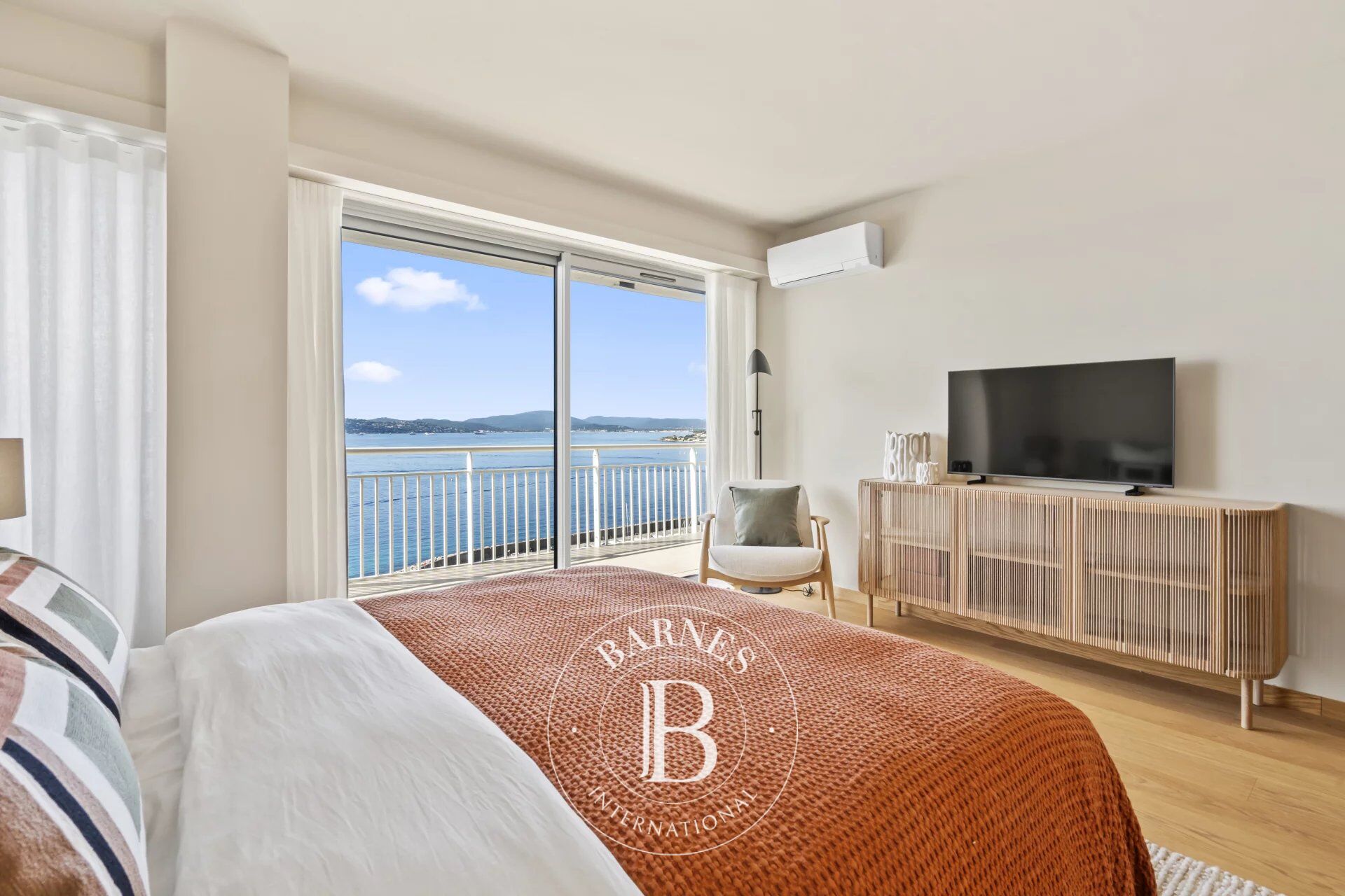 EXCLUSIVITÉ - SAINTE-MAXIME - DUPLEX EN CENTRE-VILLE - VUE MER PANORAMIQUE - picture 2