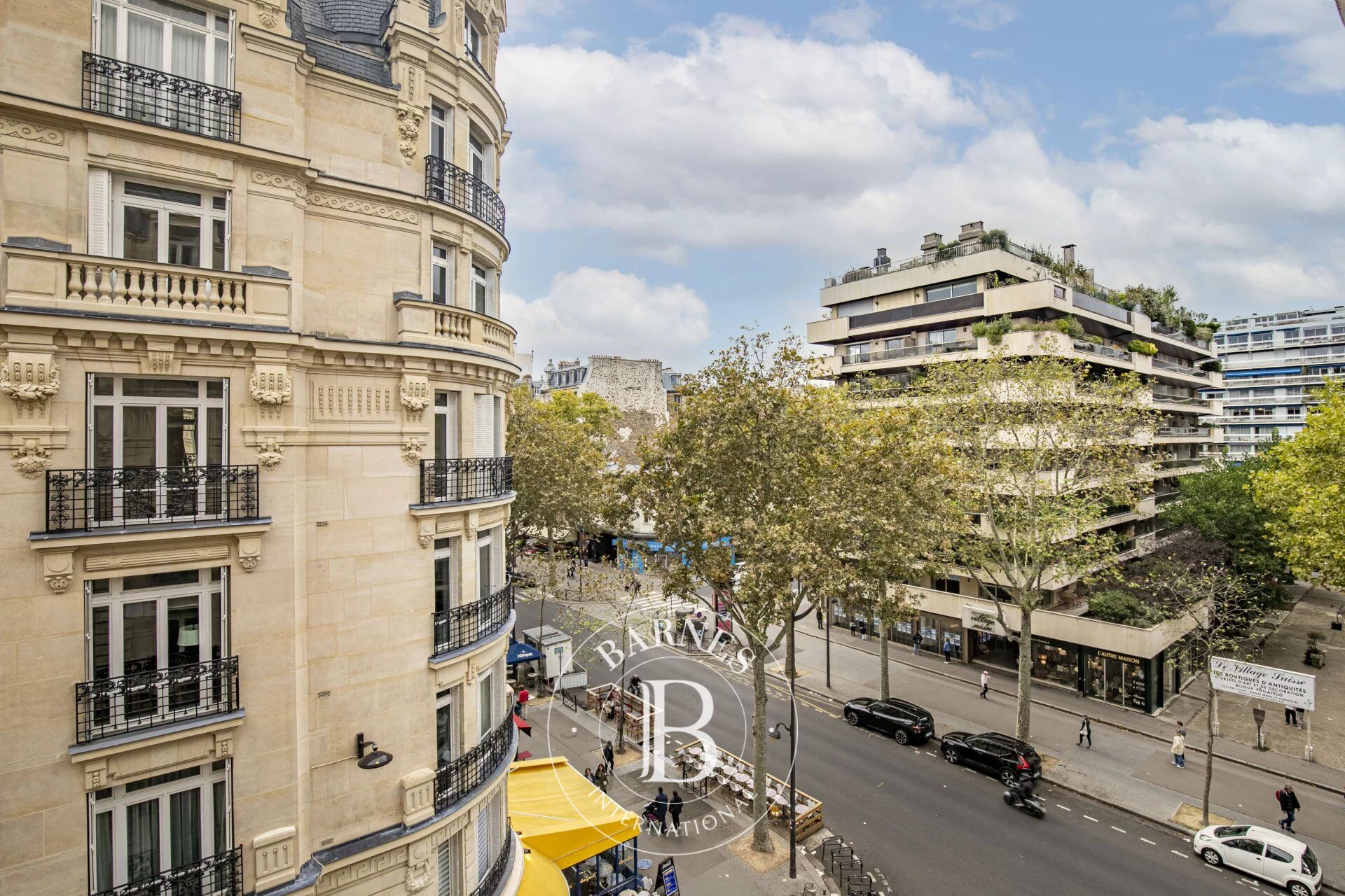 PARIS 15 – MOTTE PICQUET GRENELLE  – APPARTEMENT – 2 CHAMBRES – SUD OUEST - picture 2