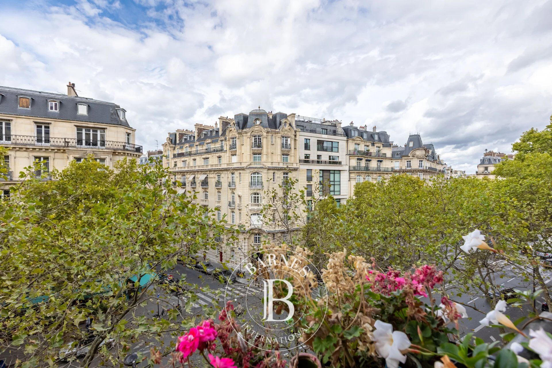 Paris 8è - Parc Monceau / Courcelles - Appartement au 4e étage - 3 chambres - picture 2