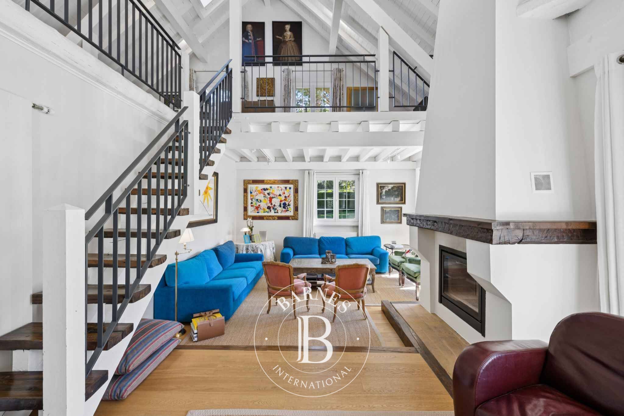 À deux pas du Golf, villa d'architecte de 400 m2 - picture 2