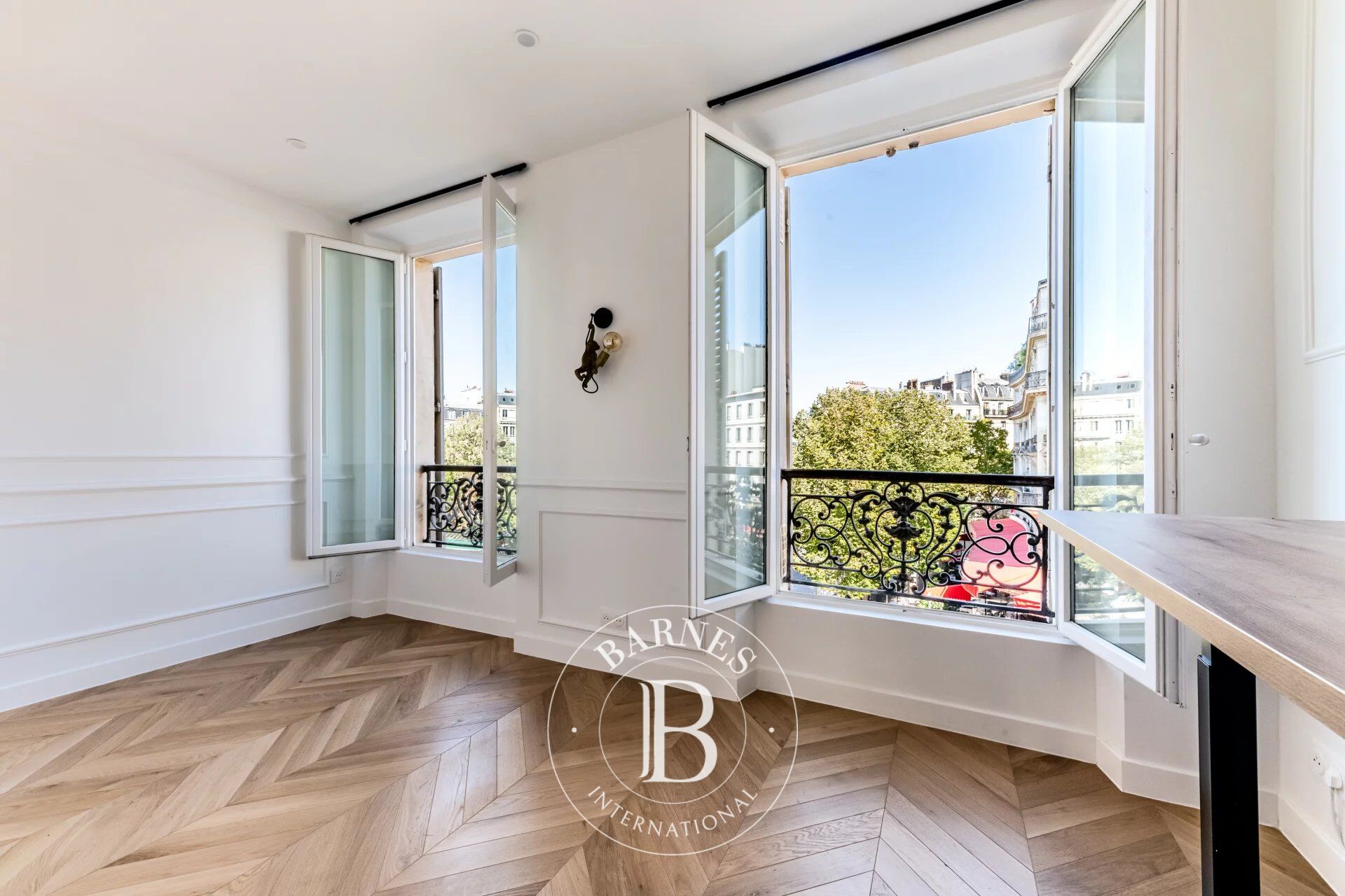 PARIS 8 - FBG SAINT-HONORE - Bel appartement rénové - picture 1