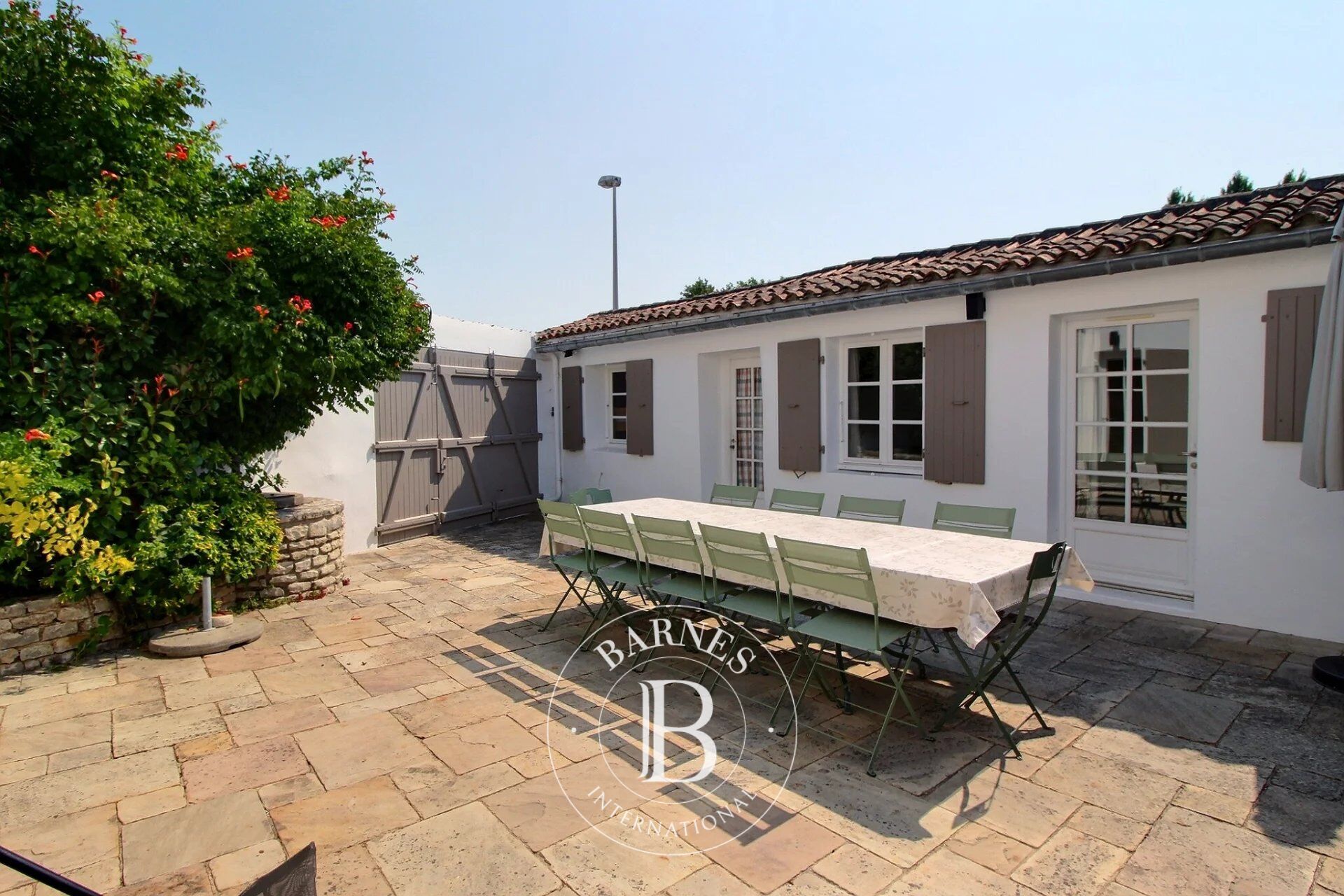 ILE DE RÉ - LE BOIS PLAGE - LE MORINAND - MAISON DE VILLAGE À VENDRE - picture 2