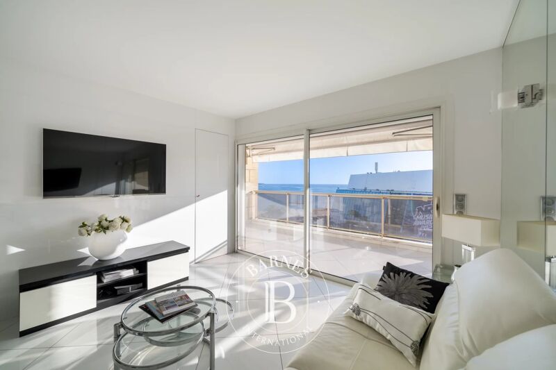 EXCLUSIVITE - CANNES CROISETTE - 3 PIÈCES - VUE MER - TERRASSE