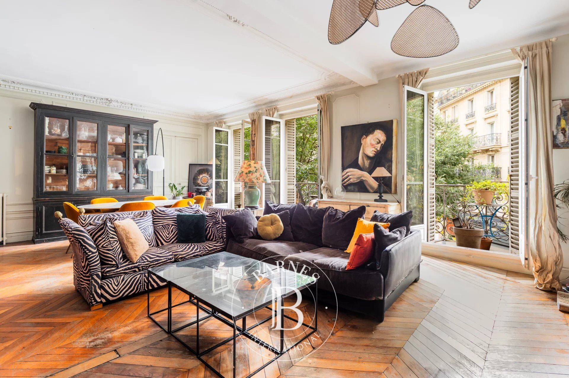 Paris 9 - MARTYRS/MAUBEUGE - 2nd FLOOR - LIFT - FULL-LENGTH BALCONY - 2 OR 3 BEDROOMS - PERIOD CHARM - picture 3