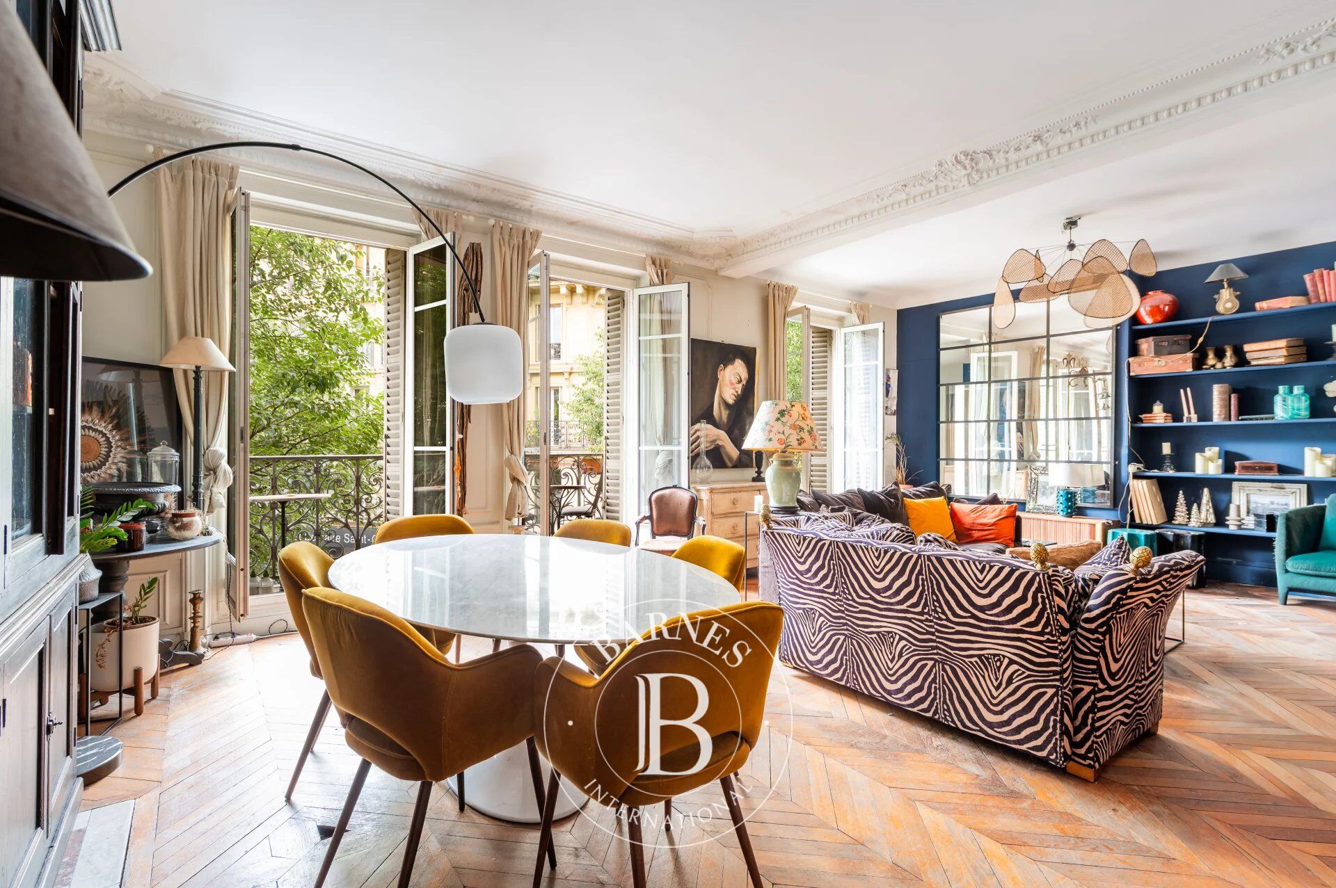 Paris 9 - MARTYRS/MAUBEUGE - 2ème ETAGE - ASCENSEUR - BALCON FILANT - 2/3 CHAMBRES - CHARME DE L'ANCIEN - picture 1