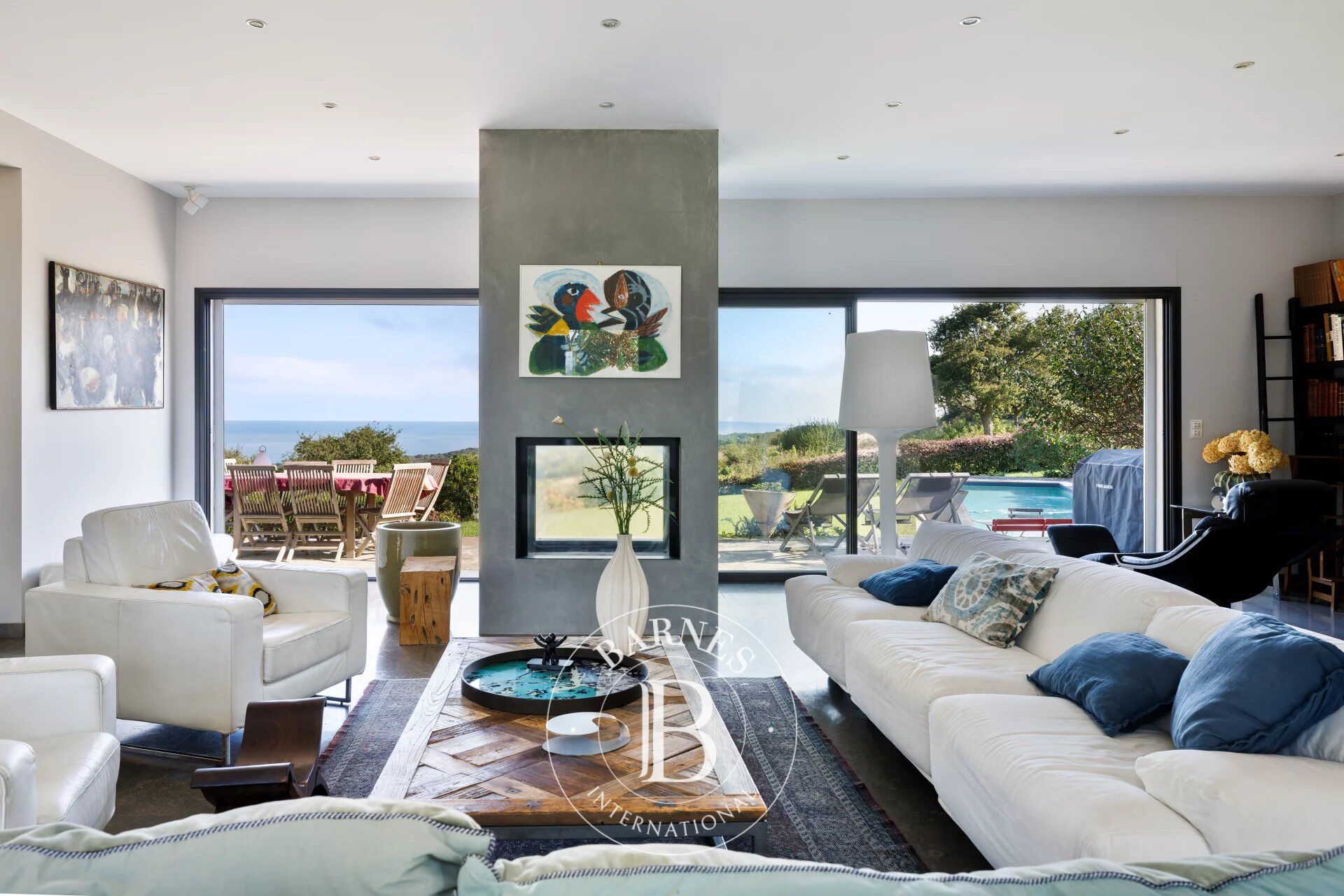 URRUGNE, MAISON DE 300 M² DANS UN ENVIRONNEMENT CALME ET RECHERCHÉ - picture 3