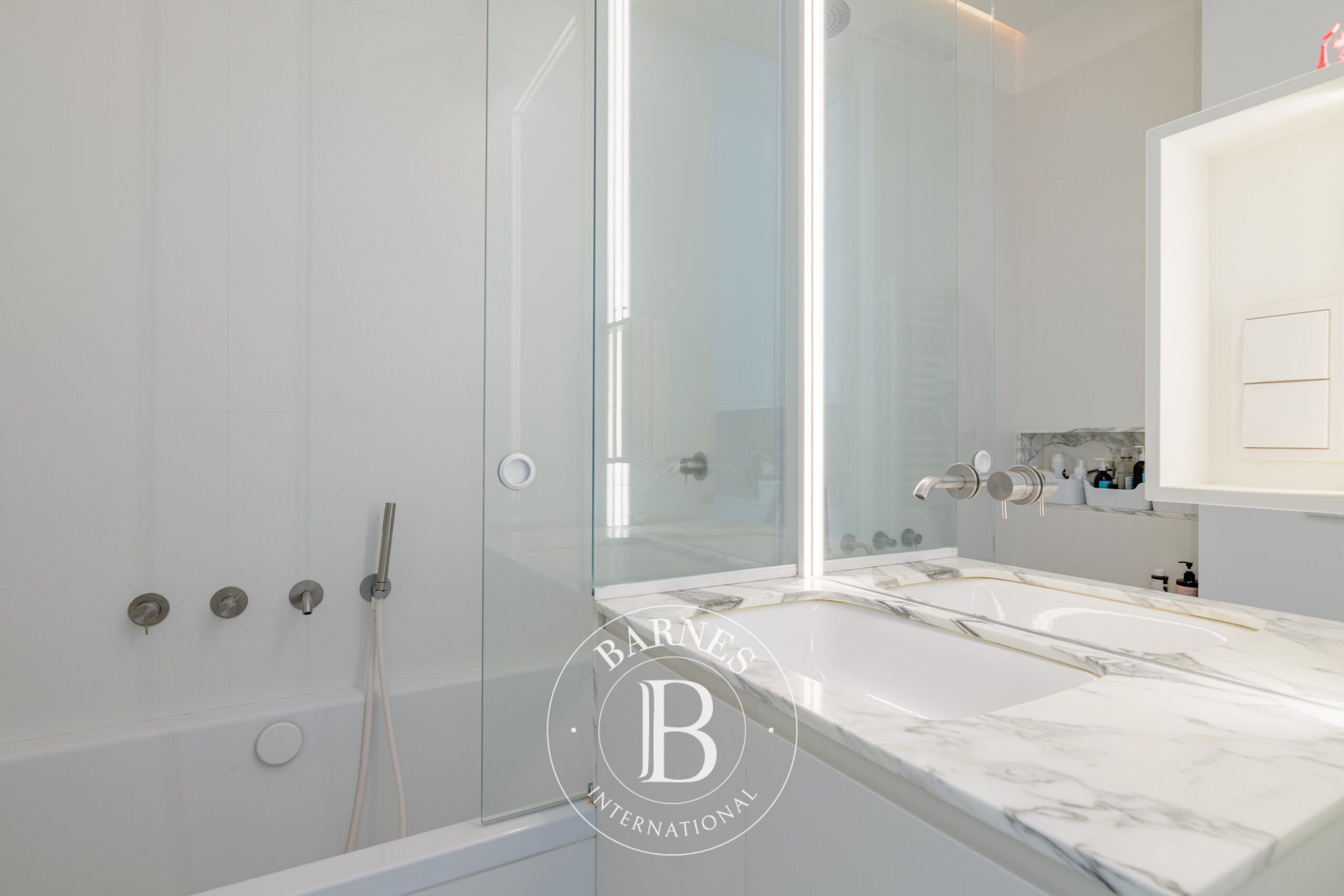 Daire Kolonaki - picture 10