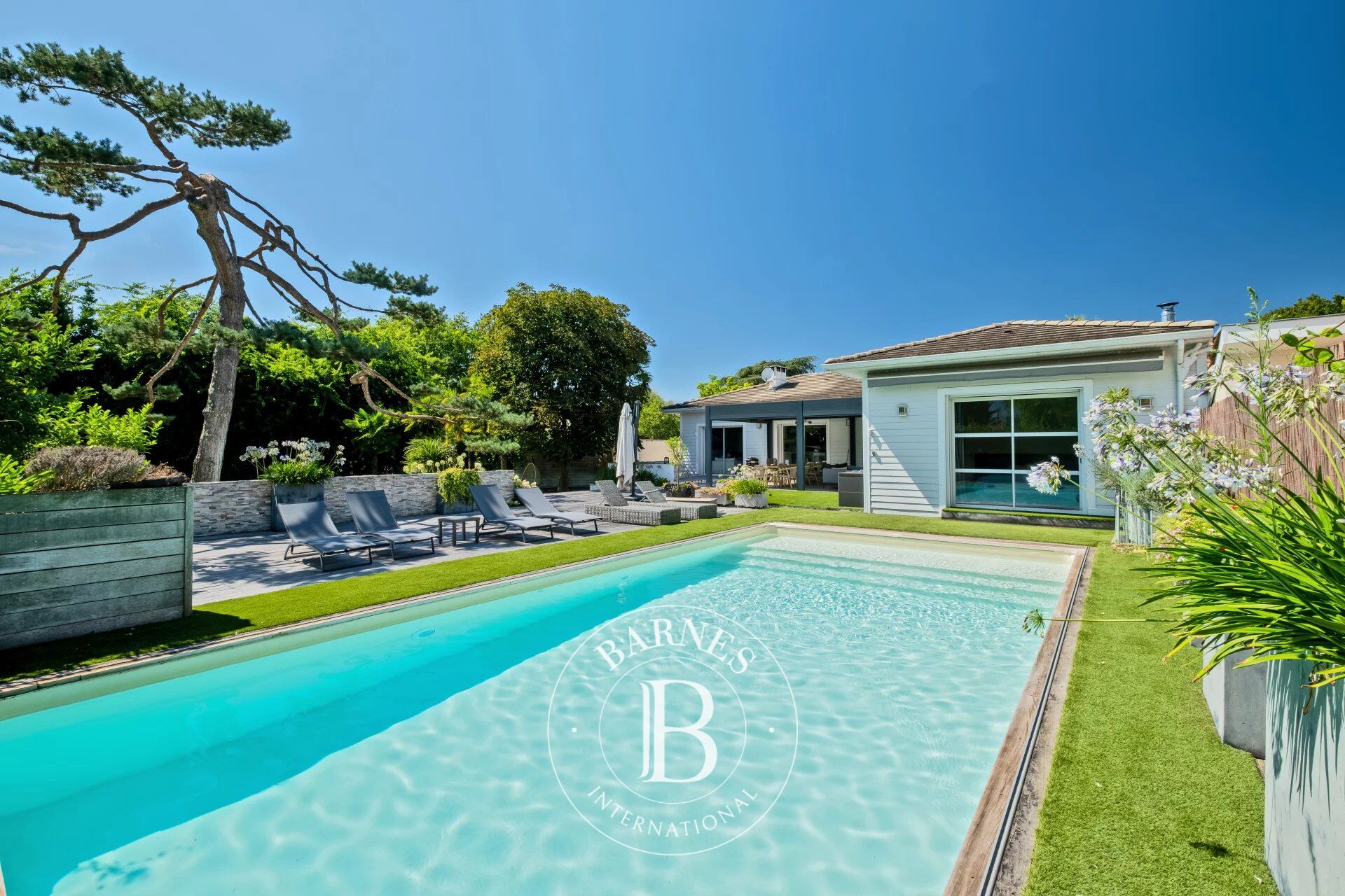 Le Bouscat – Maison de plain pied 200 m² – Parcelle de 1700 m² - Dépendance 70 m² – Piscine - picture 1