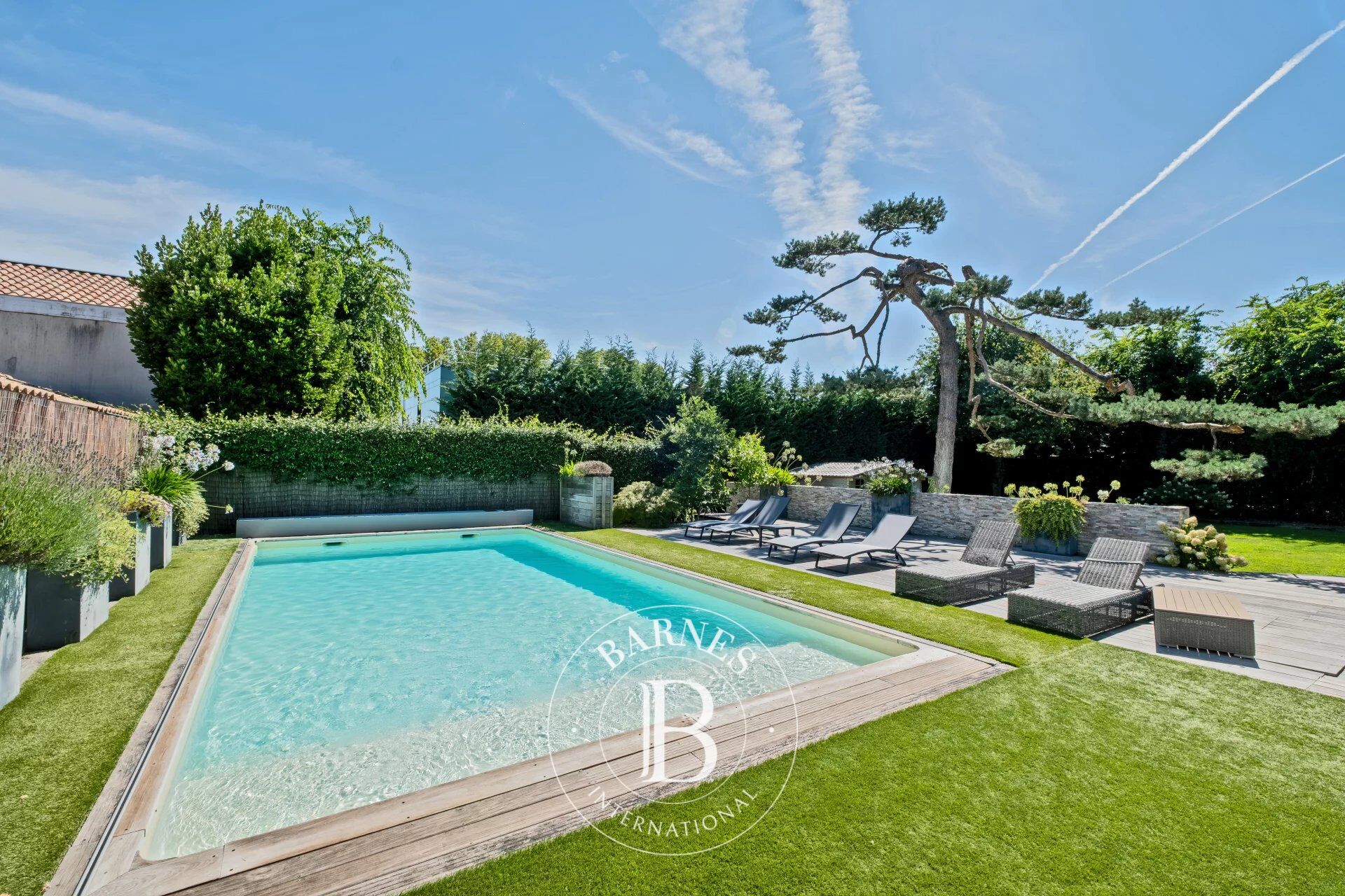 Le Bouscat – Maison de plain pied 200 m² – Parcelle de 1700 m² - Dépendance 70 m² – Piscine - picture 2