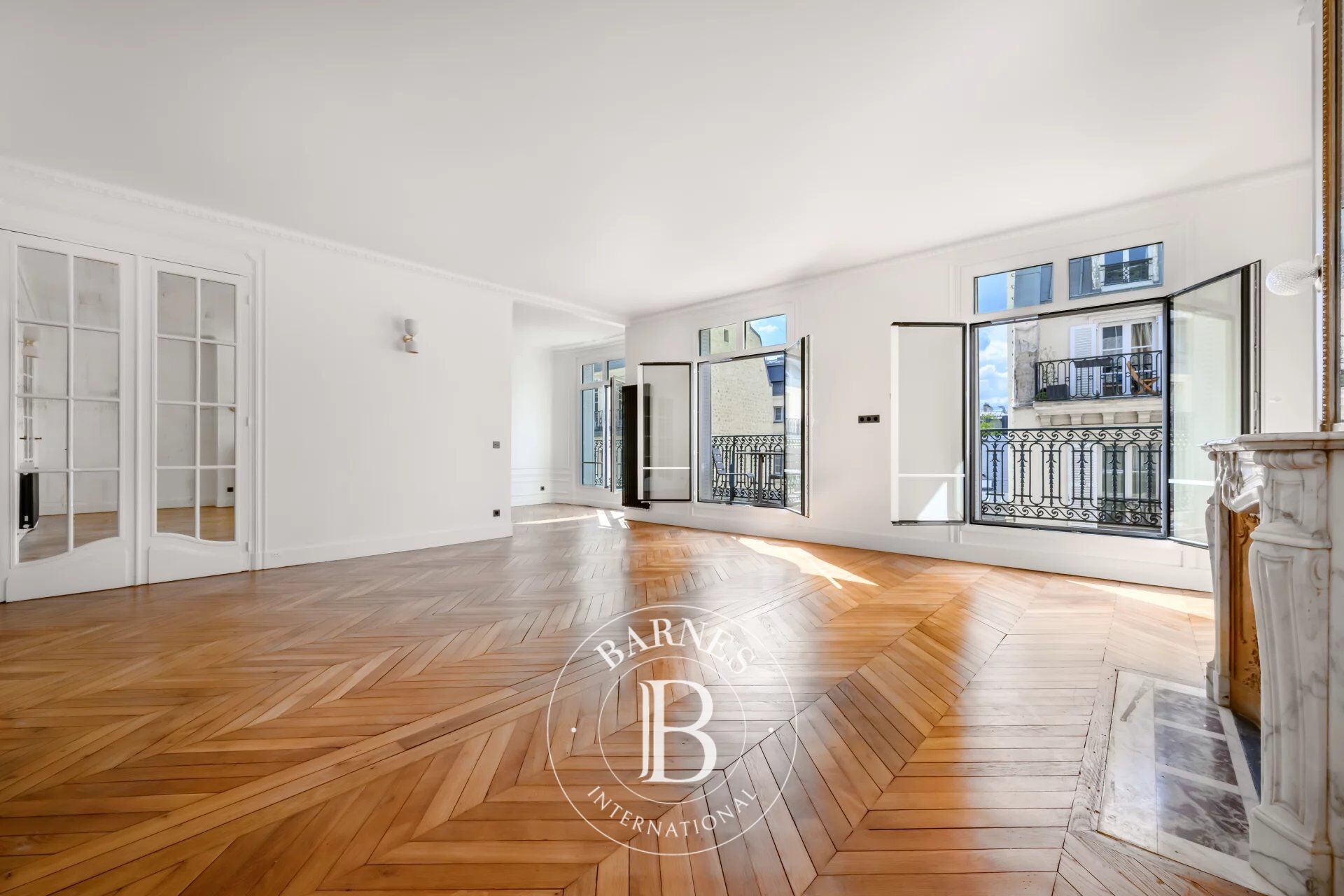 Paris 8 - Elysée Beauvau - Appartement 3 chambres - balcon filant - étage élevé -lumineux - picture 2