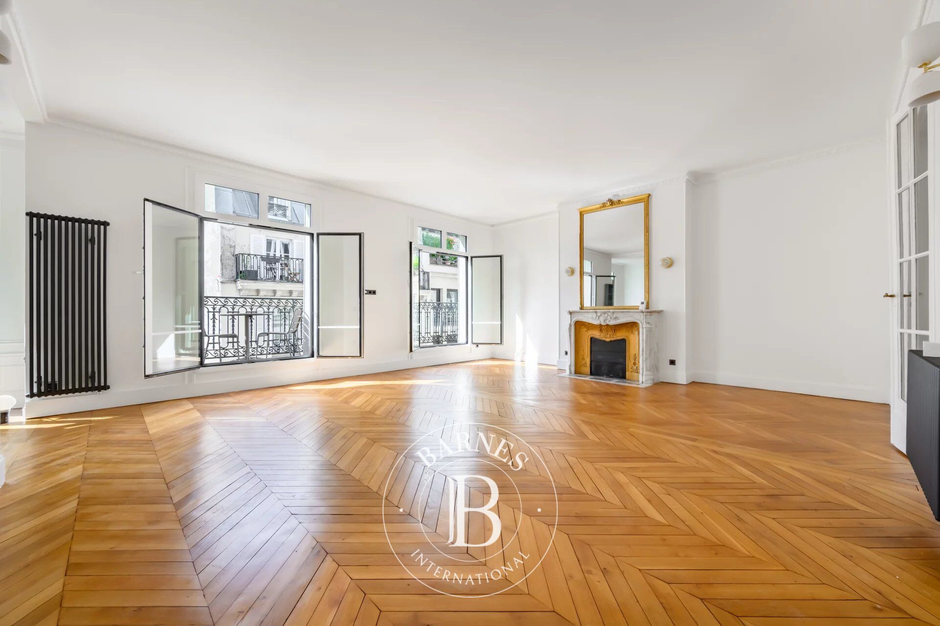 Paris 8 - Elysée Beauvau - Appartement 3 chambres - balcon filant - étage élevé -lumineux - picture 3