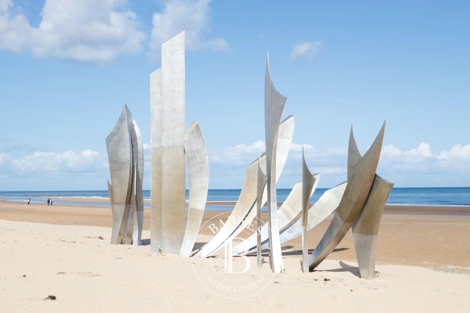 Omaha Beach, Vierville sur Mer, Maison des années 30 avec Gite et Piscine couverte en front de Mer - picture 1