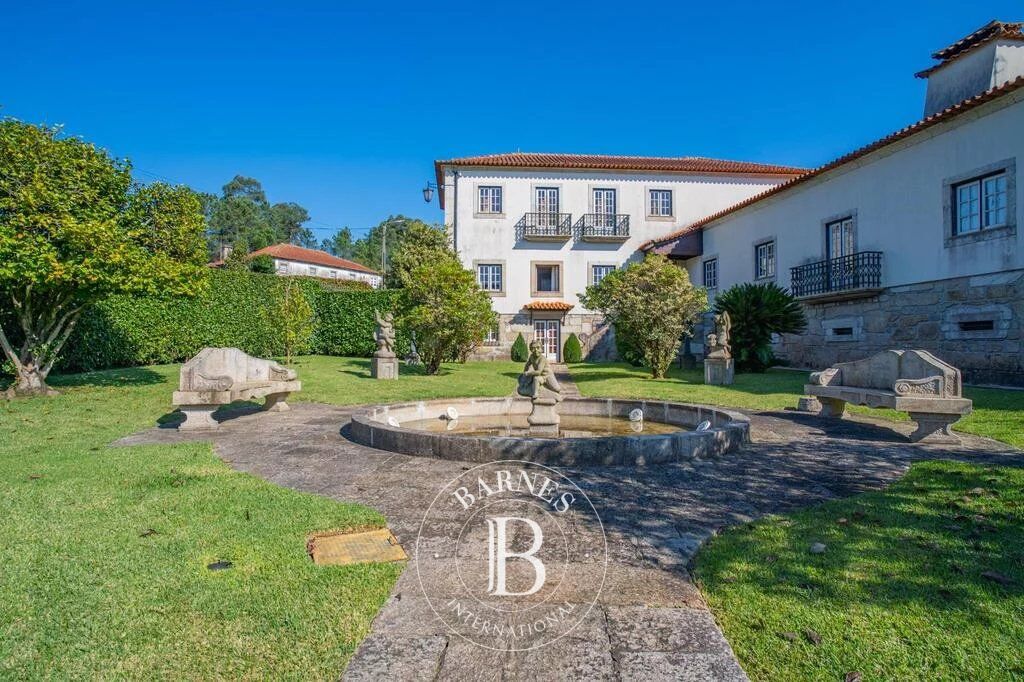 Sur les rives de la rivière Cávado - picture 1