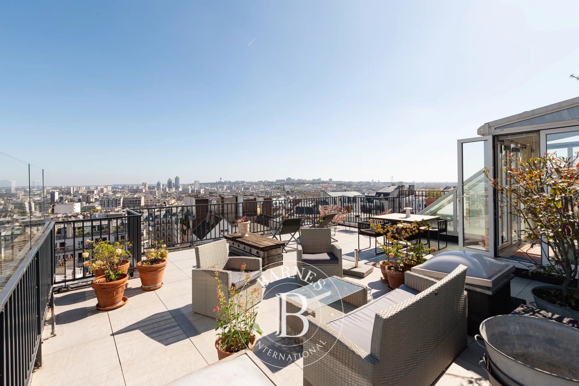 EXCLUSIVE LISTING - RAMEY VILLAGE - 7th FLOOR - 52M² (560 SQ FT) ROOFTOP + 5M² (54 SQ FT) BALCONY - UNOBSTRUCTED VIEWS - 1 BEDROOM - 1 OFFICE - picture 1