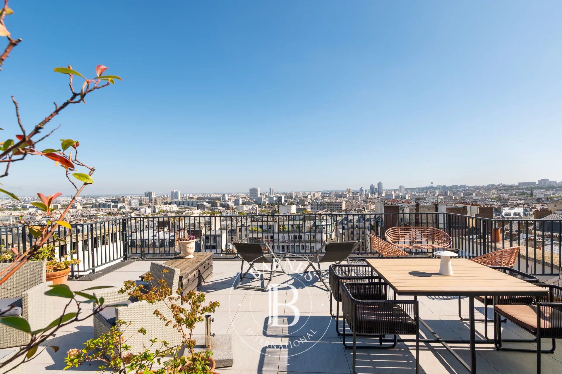 EXCLUSIVE LISTING - RAMEY VILLAGE - 7th FLOOR - 52M² (560 SQ FT) ROOFTOP + 5M² (54 SQ FT) BALCONY - UNOBSTRUCTED VIEWS - 1 BEDROOM - 1 OFFICE - picture 2