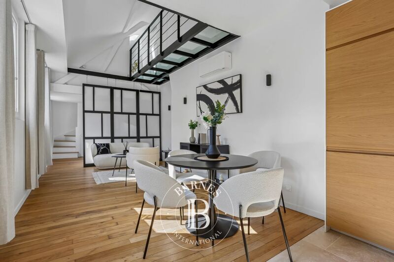 Paris 7 - Saint-Thomas d'Aquin - Top floor - Lift - Air conditioning