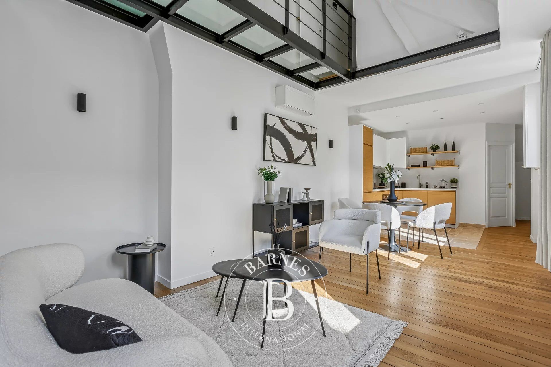 Paris 7 - Saint-Thomas d'Aquin - Top floor - Lift - Air conditioning - picture 3