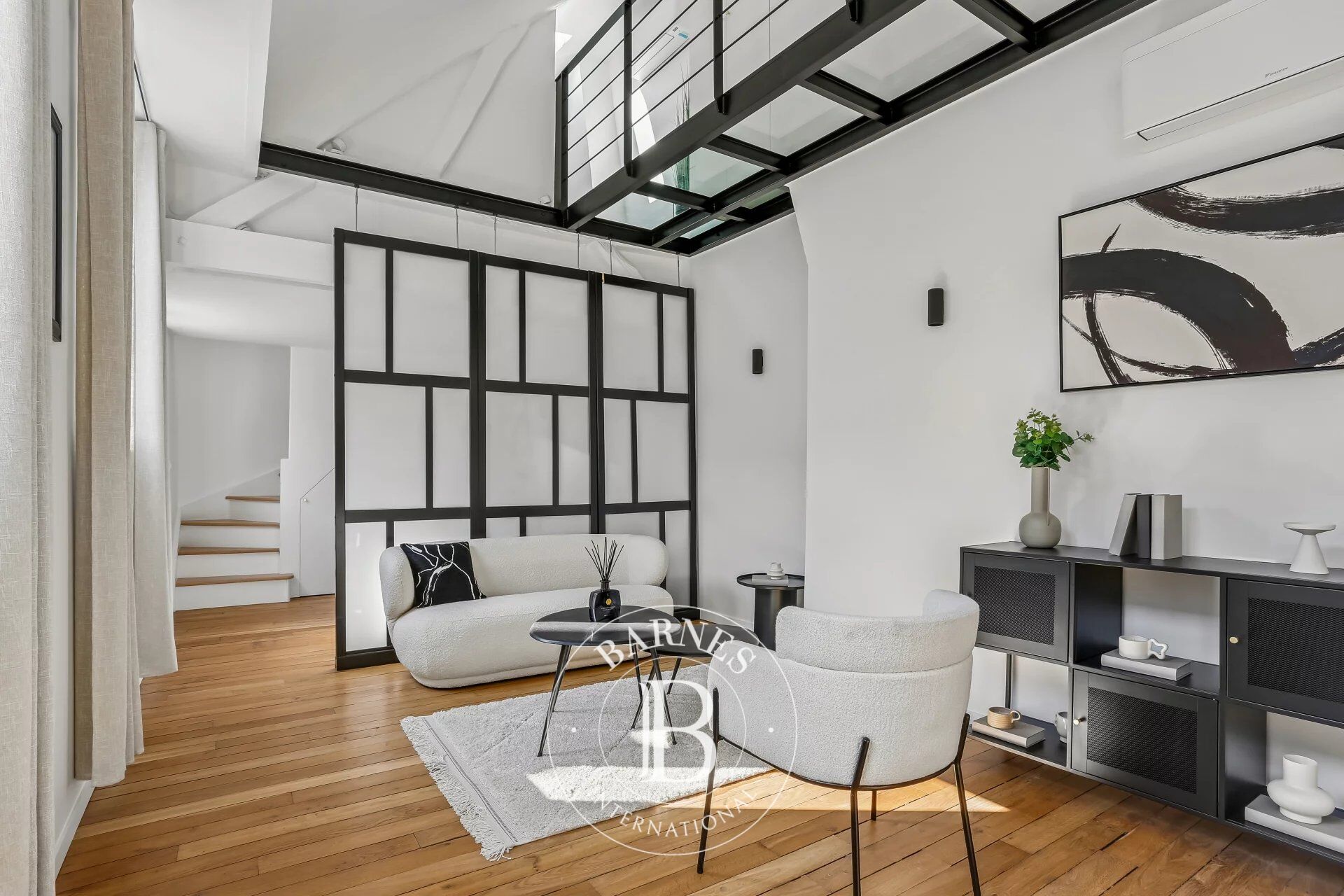 Paris 7 - Saint-Thomas d'Aquin - Top floor - Lift - Air conditioning - picture 2