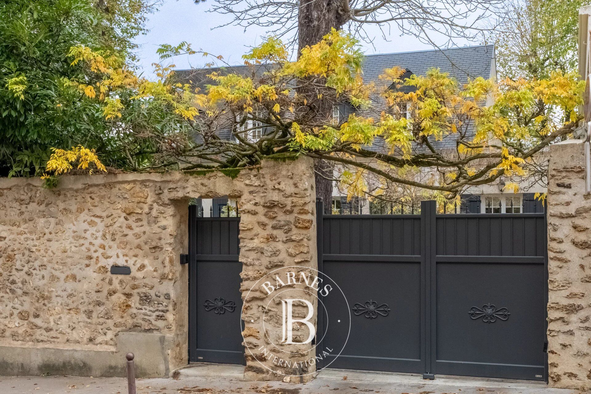 Casa Versailles - picture 1