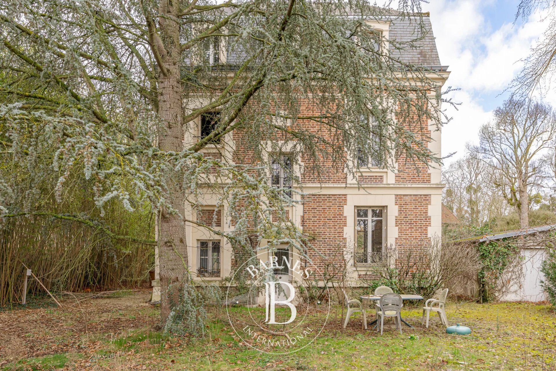 CHATOU - EMPLACEMENT PRIVILIGIE - MAISON 1880 - 5 CHAMBRES - A RENOVER - picture 2