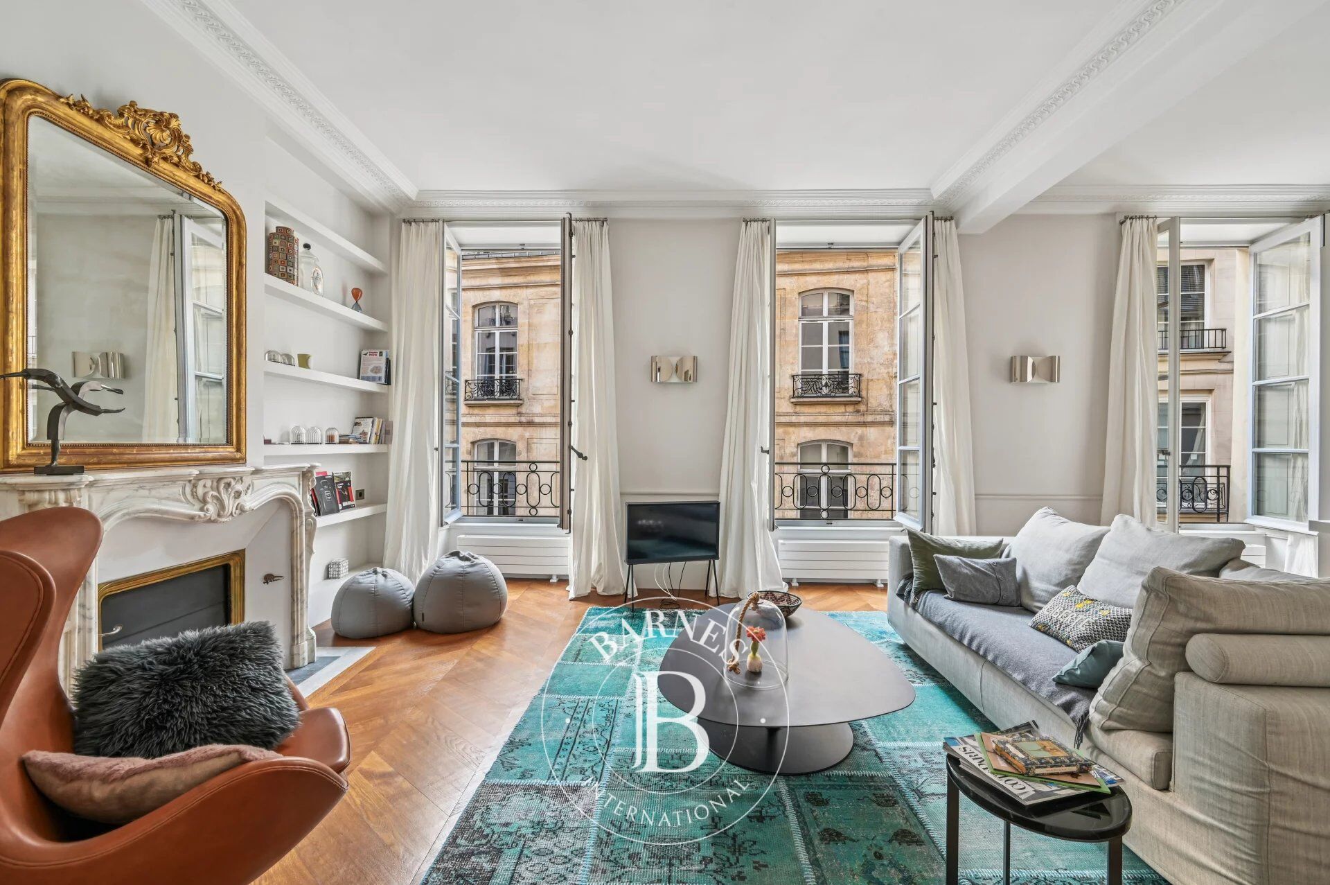 Paris 6 - Exclusive listing - Off market - Odeon -Double-sized living room - Period charm - Lift - Fantastic volume - Quiet and bright. - picture 2