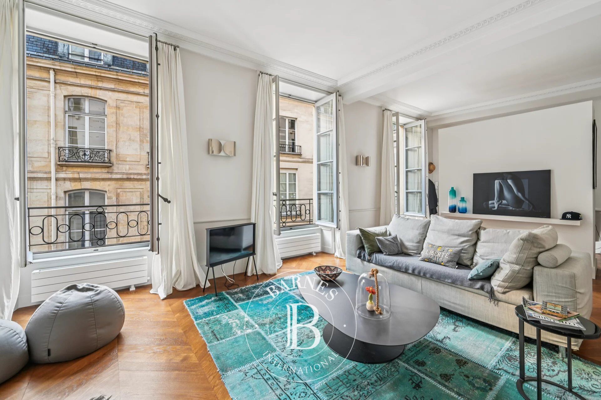 Paris 6 - Exclusive listing - Off market - Odeon -Double-sized living room - Period charm - Lift - Fantastic volume - Quiet and bright. - picture 3