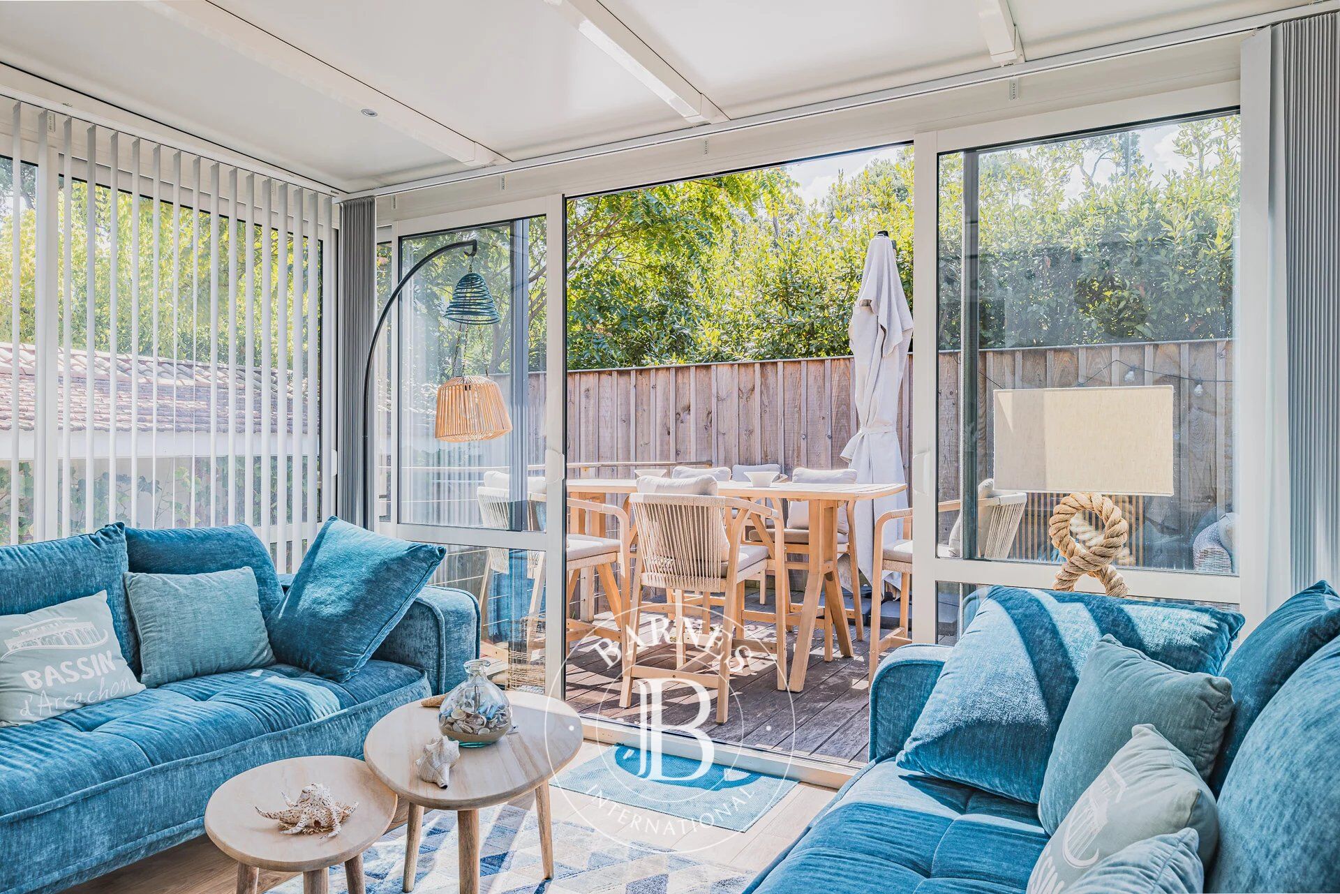 MAISON DE CHARME, RÉNOVÉE, AVEC TERRASSE ET GARAGE EN VILLE DE PRINTEMPS À ARCACHON - picture 1
