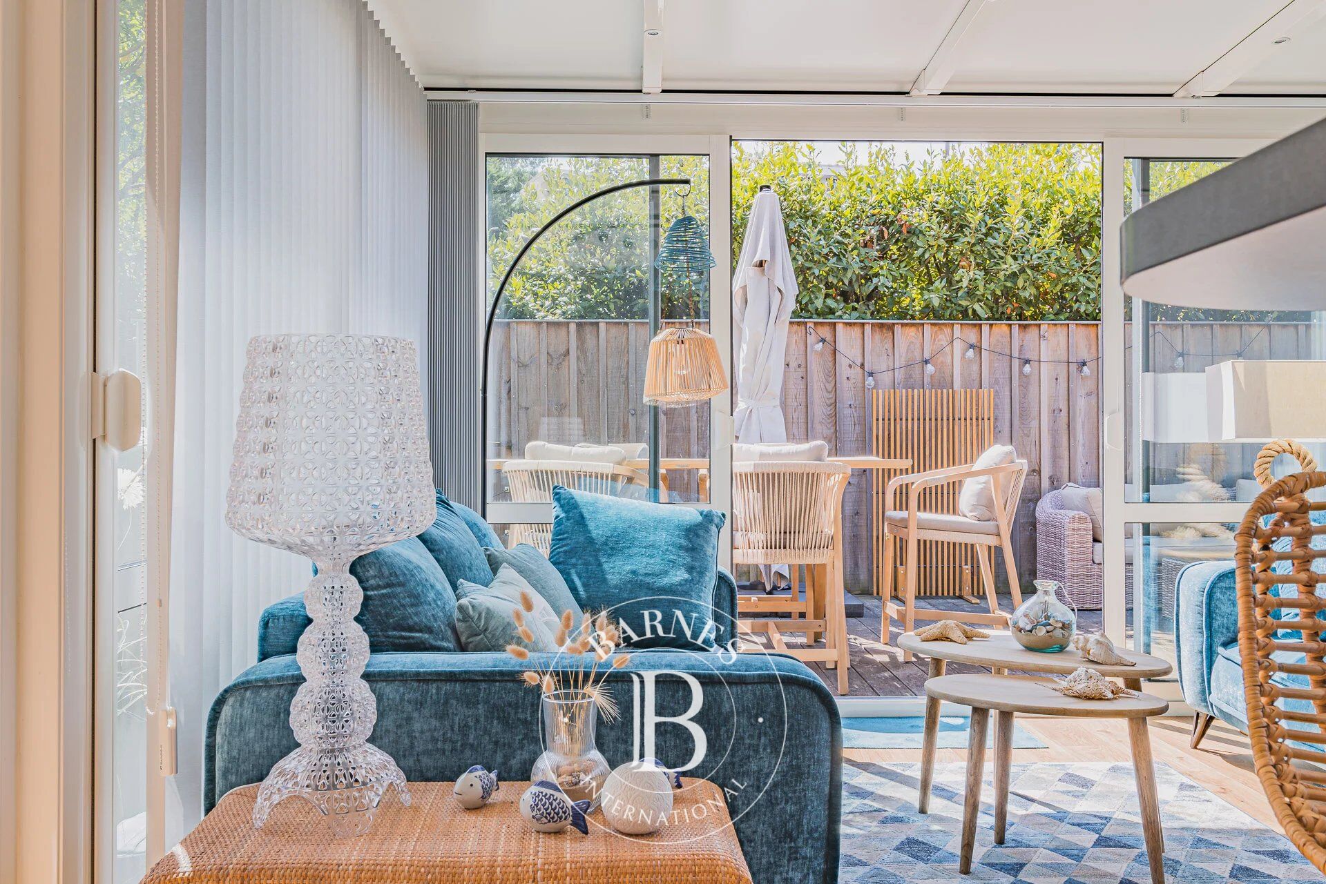 MAISON DE CHARME, RÉNOVÉE, AVEC TERRASSE ET GARAGE EN VILLE DE PRINTEMPS À ARCACHON - picture 3