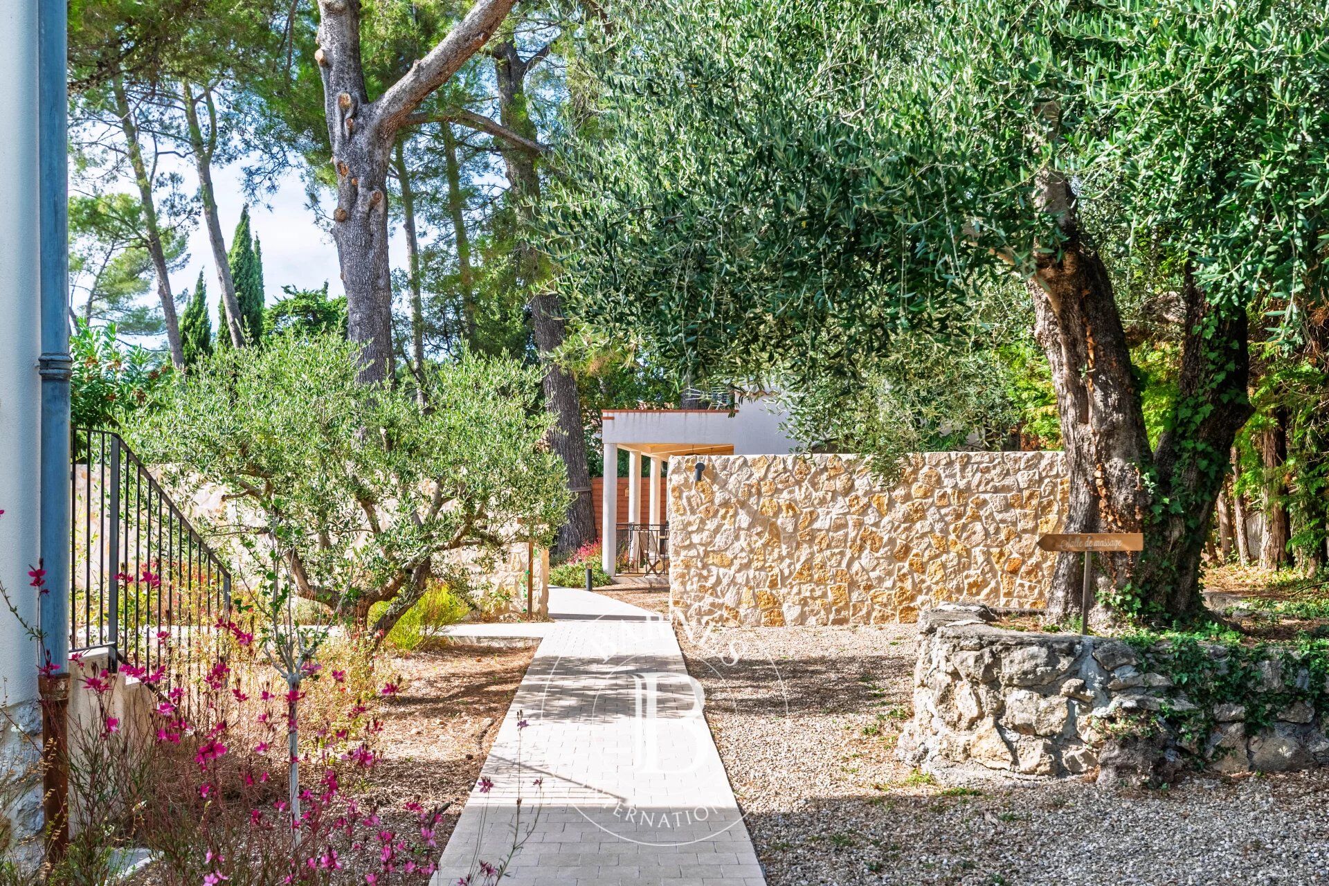 Villa Roquefort-les-Pins - picture 26