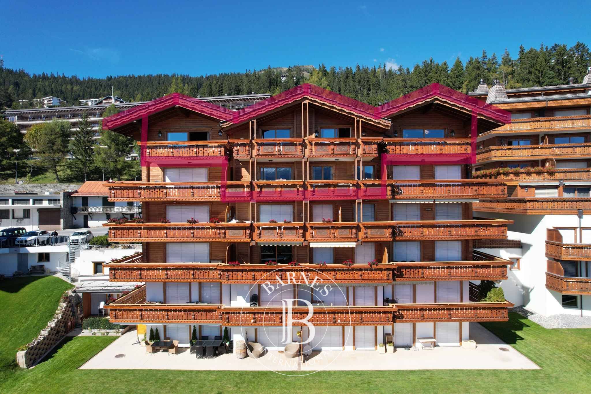 Exceptional Penthouse Apartments with Panoramic Views - picture 1
