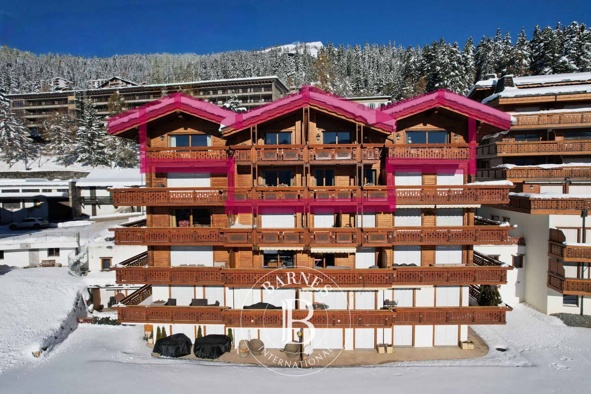 Exceptional Penthouse Apartments with Panoramic Views - picture 1