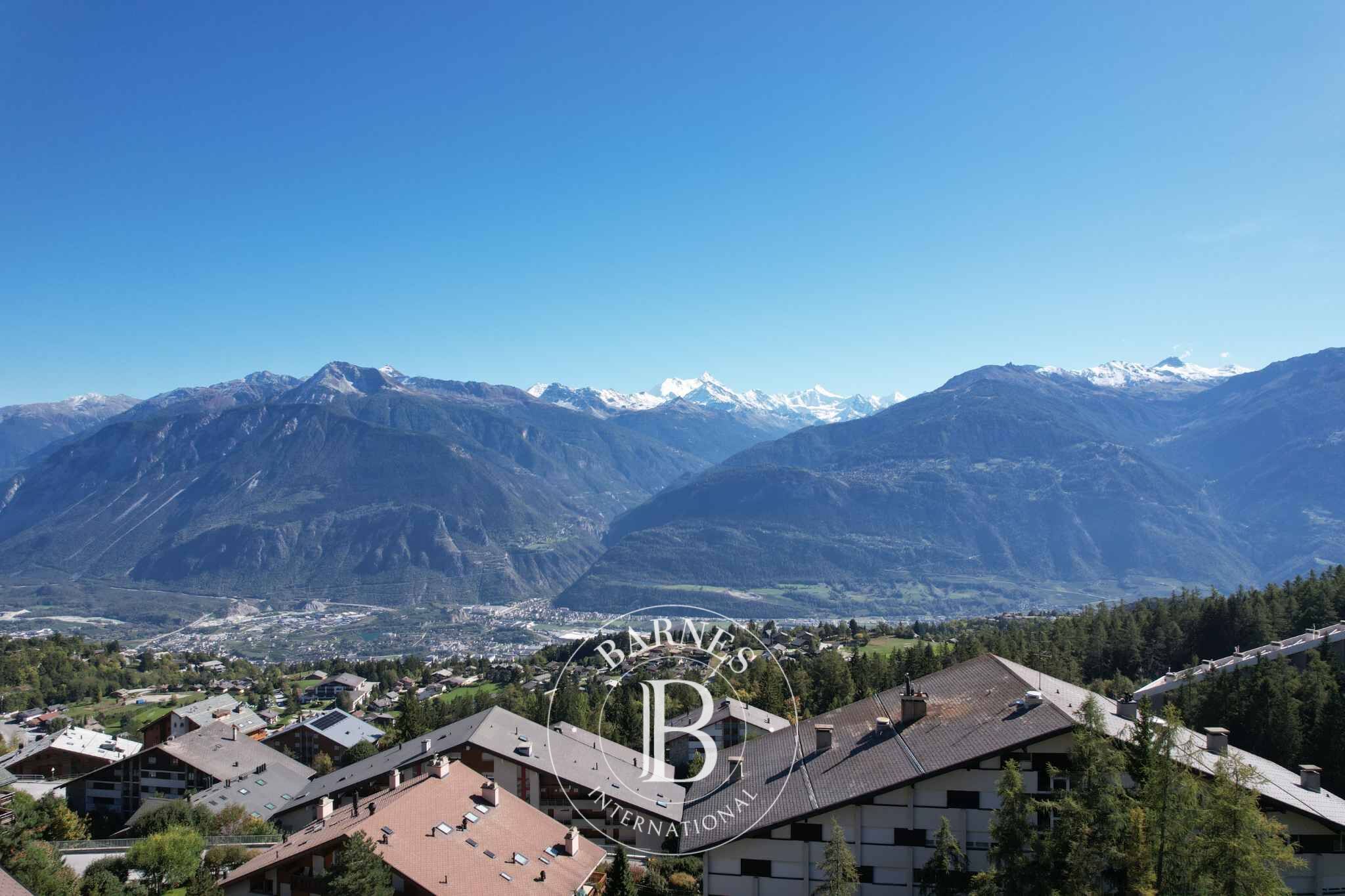 Exceptional Penthouse Apartments with Panoramic Views - picture 3