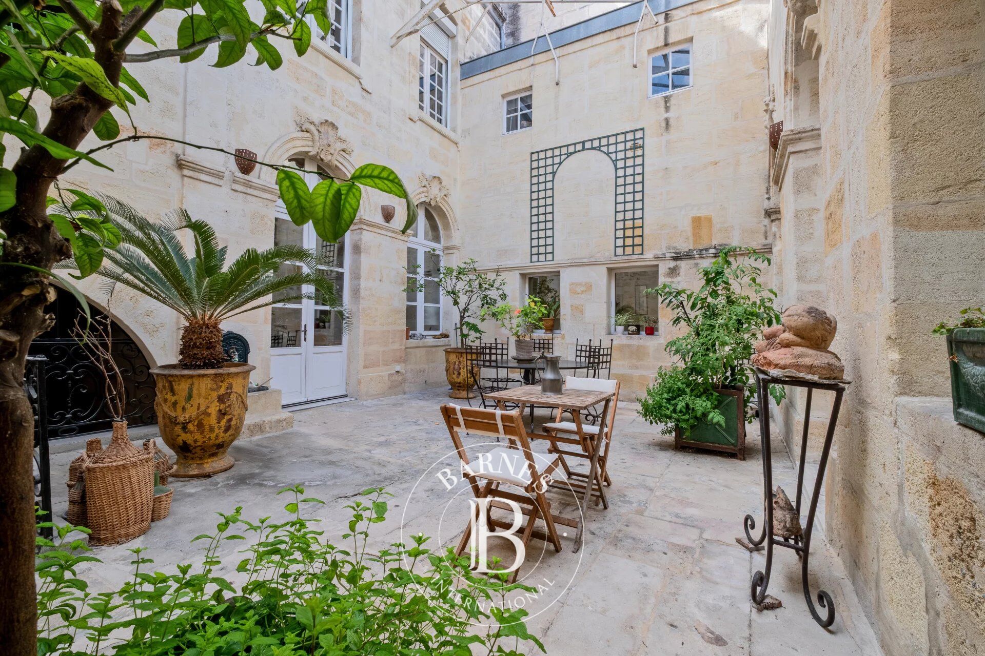 Bordeaux Chartrons – 250 sqm Apartment – 2 Terraces – Garage (5 parking spaces) - picture 1