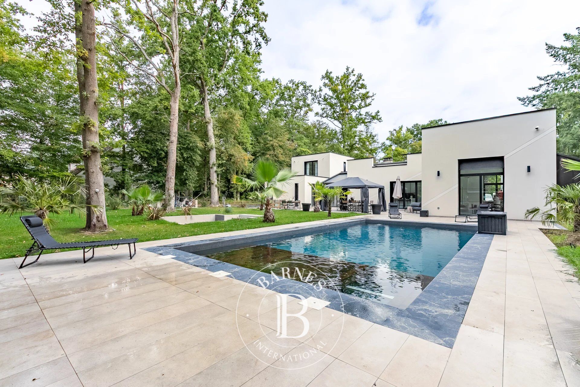 Villa Lamorlaye - picture 1