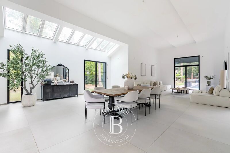 Venta, Villa Lamorlaye - picture 2