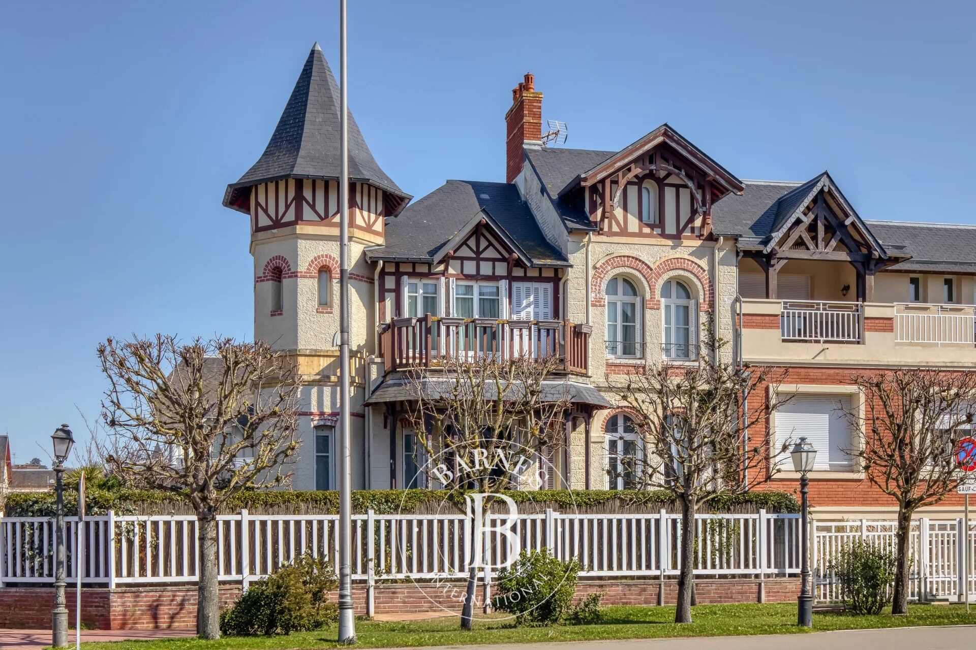 EXCLUSIVITE - DEAUVILLE CENTRE - VILLA 5 CHAMBRES - - picture 1