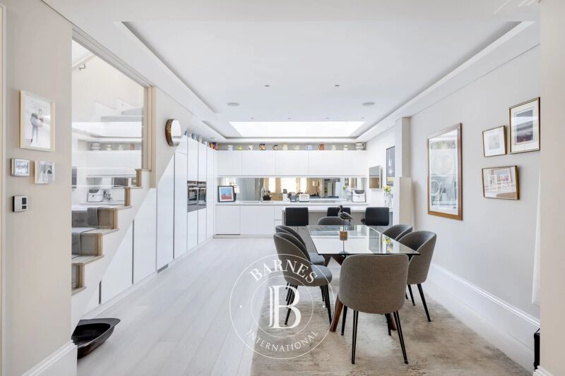 Portobello Road, Notting Hill W11