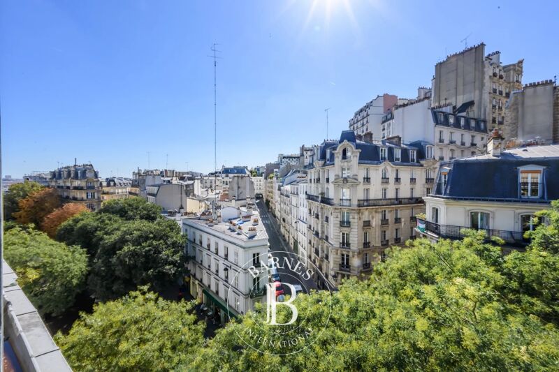 Lamarck-Caulaincourt - 1/2 bedrooms - South-facing - Upper floor