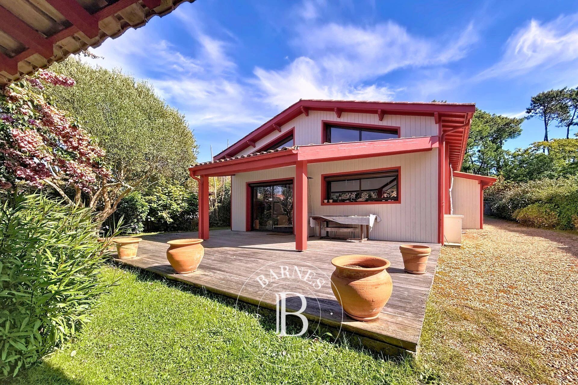 VILLA AVEC DÉPENDANCE ET JARDIN PAYSAGER À PIRAILLAN SUR LA PRESQU’ÎLE DU CAP FERRET - picture 1