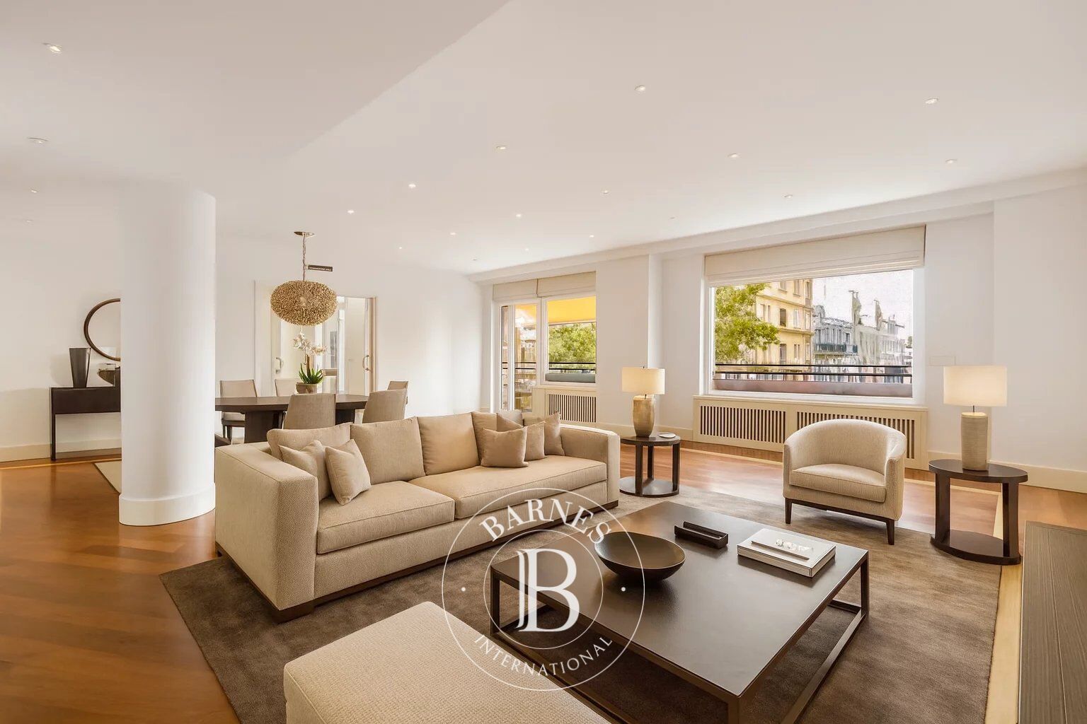 LARGE APARTMENT IN RECOLETOS - picture 1