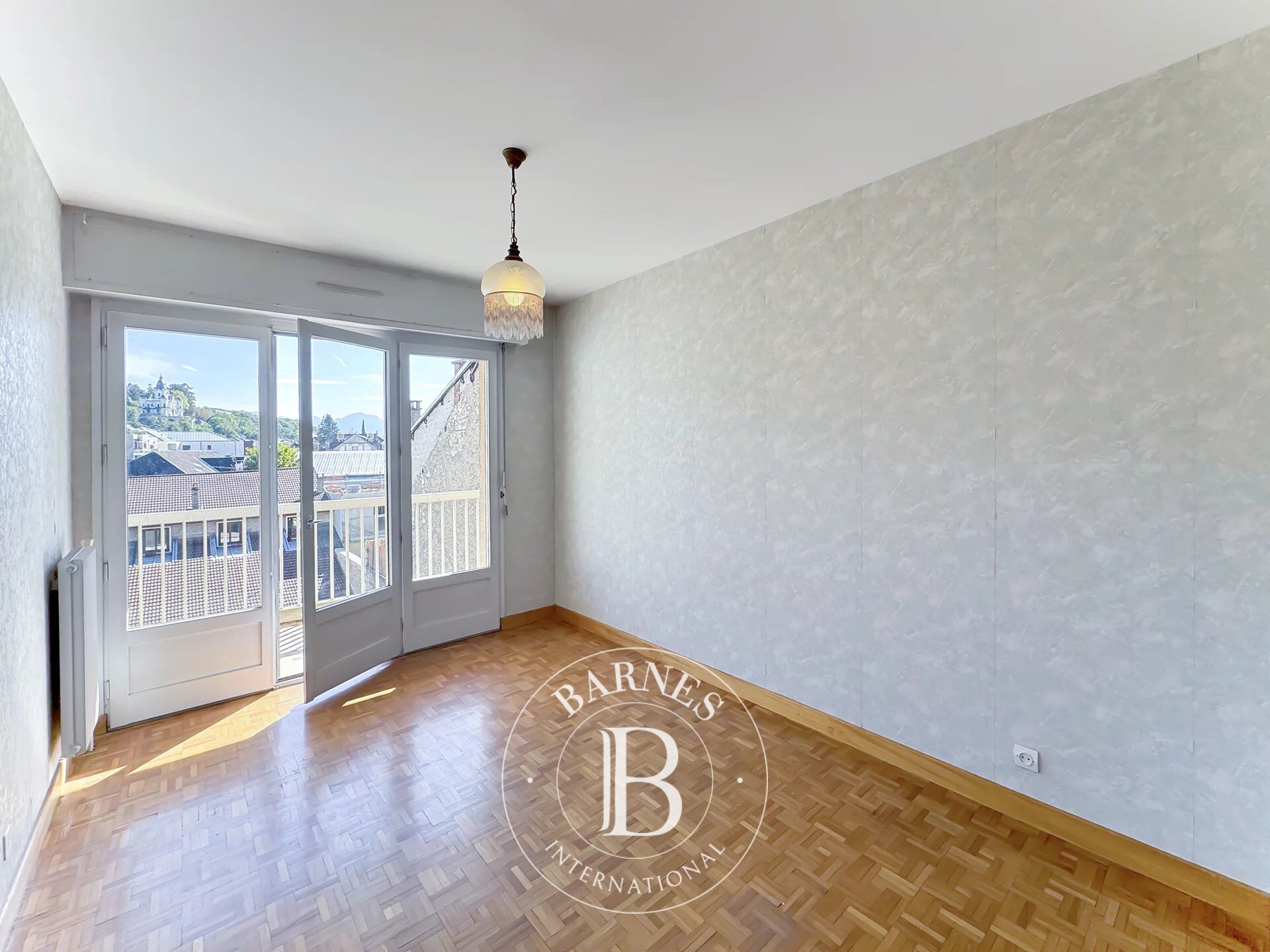 BARNES Aix-les-Bains – AIX-LES-BAINS – CITY CENTER – BRIGHT APARTMENT – 3 BEDROOMS – MOUNTAIN VIEW - picture 2