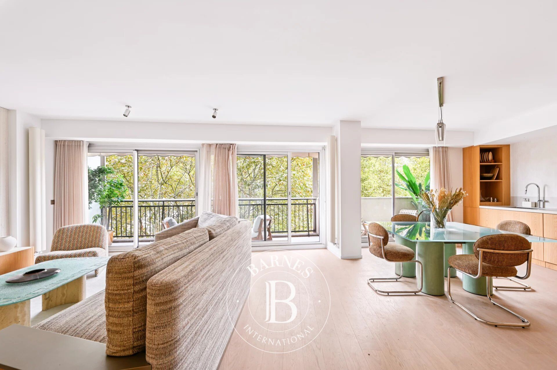 Paris 7 -  Ségur / Invalides  - Appartement entièrement rénové, livré meublé clés en mains - 2 chambres - Balcon et vues dégagées - picture 2