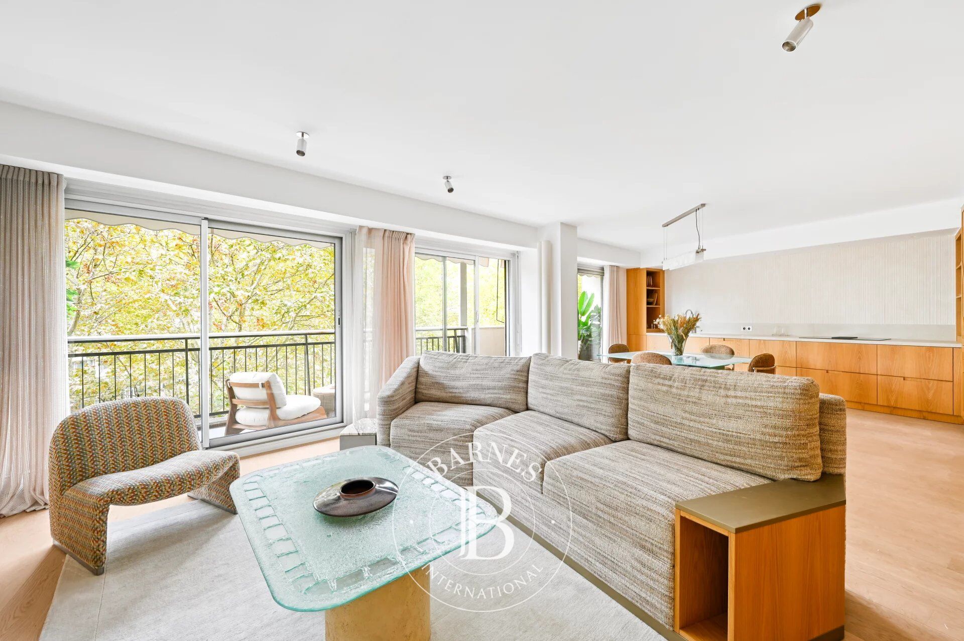 Paris 7 -  Ségur / Invalides  - Appartement entièrement rénové, livré meublé clés en mains - 2 chambres - Balcon et vues dégagées - picture 3