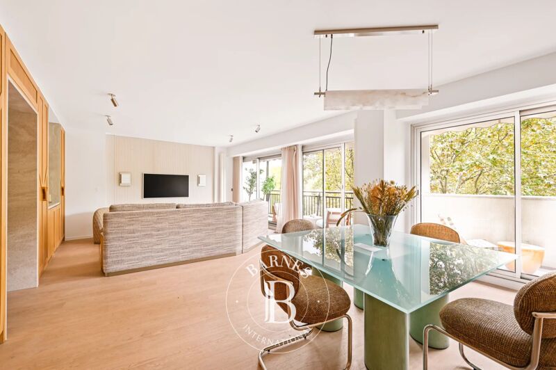 Paris 7 - Ségur / Invalides - Fully renovated apartment, delivered furnished and ready to move in - 2 bedrooms - Balcony and unobstructed views