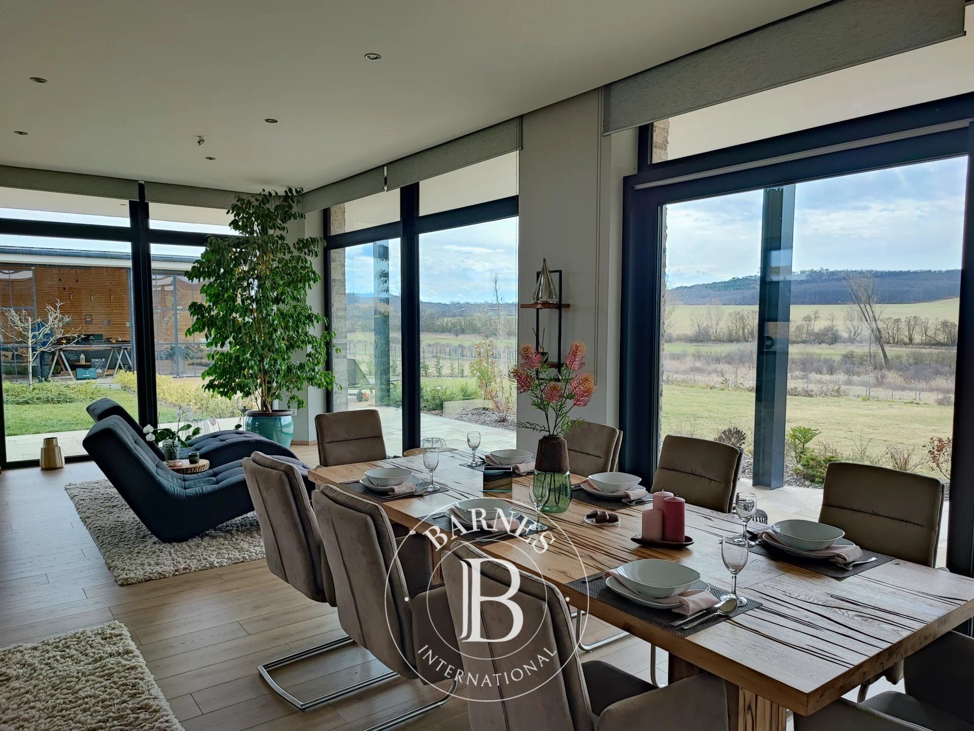 Magical Estate for Sale Embraced by Forest in Törökbálint - picture 3