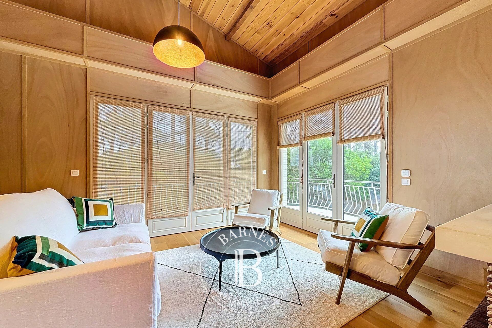 RENOVATED FAMILY VILLA WITH POOL IN PIRAILLAN, ON THE CAP FERRET PENINSULA - picture 3